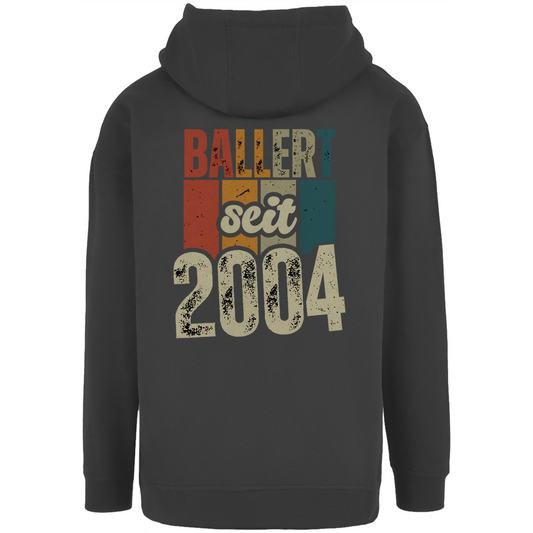 Premium Oversized Hoodie "Ballert seit 2004" (Backprint)