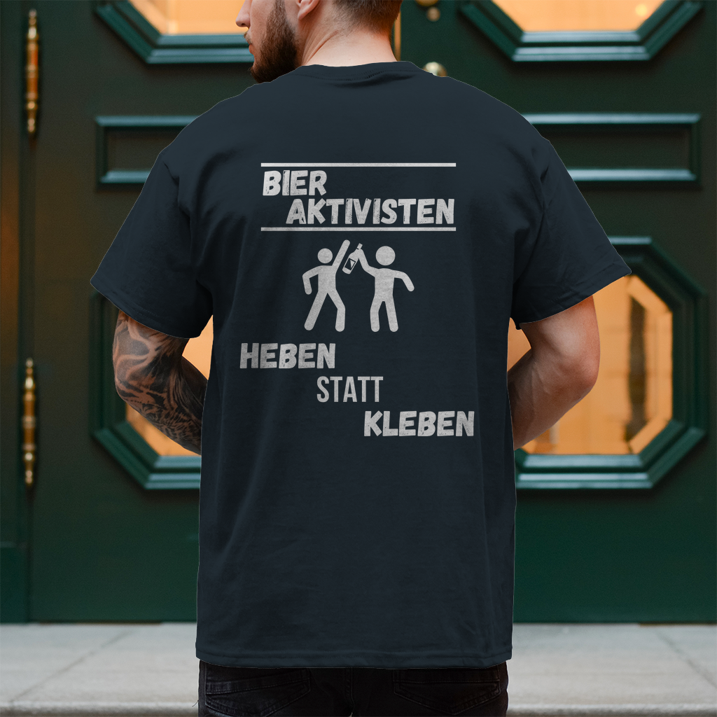 Premium  T-Shirt "Bier Aktivisten" (Backprint)